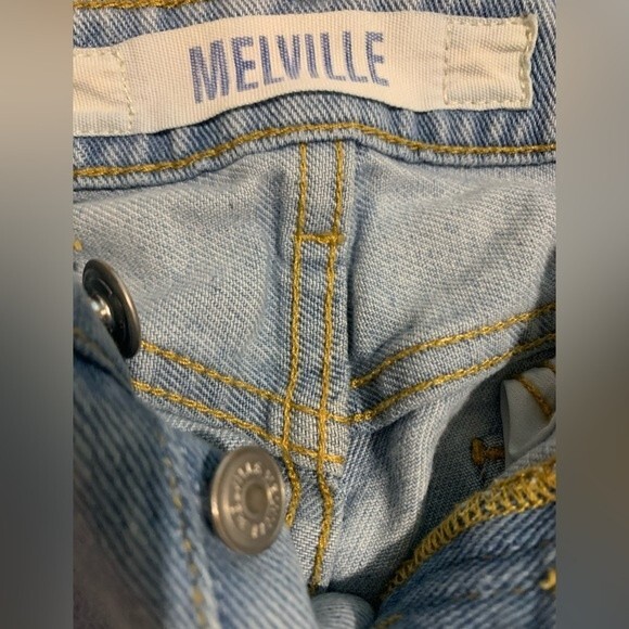 Brandy Melville cotton Light wash high waist button fly closure jeans. Size 28 - Picture 5 of 6